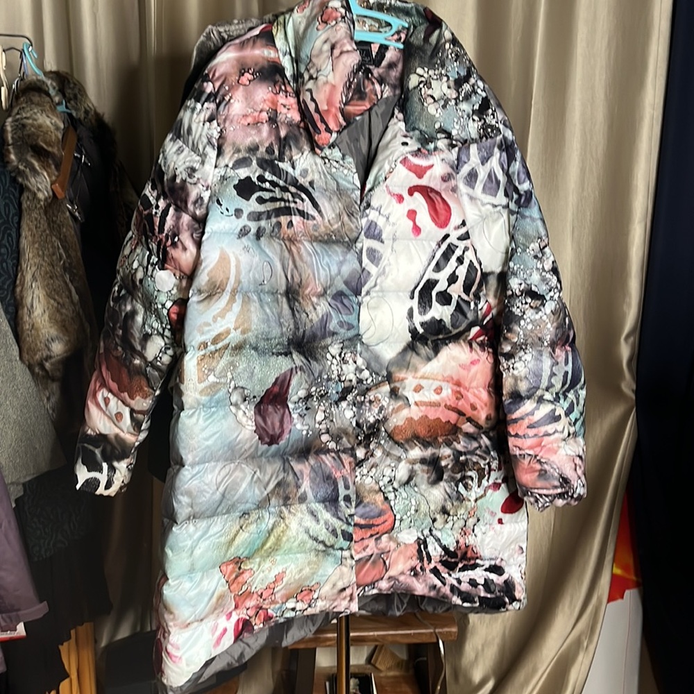 UbU Midi down quilted Long Coat Snap Closure Puffer artist print Retail $220